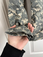 Charger l'image dans la galerie, Surplus US Army ACU Combat Uniform Jacket-Small Short - The Militaria Shop