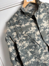 Charger l'image dans la galerie, Surplus US Army ACU Combat Uniform Jacket-Small Short - The Militaria Shop