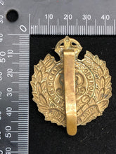 Charger l'image dans la galerie, Original WW1 British Army Royal Engineers GV Cap Badge - The Militaria Shop