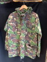 Lade das Bild in den Galerie-Viewer, Genuine British Army Surplus DPM Windproof Combat Smock - Size 180/96 - The Militaria Shop