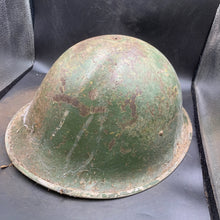 Lade das Bild in den Galerie-Viewer, Original WW2 British/Canadian Army Mk3 Turtle Combat Helmet - The Militaria Shop
