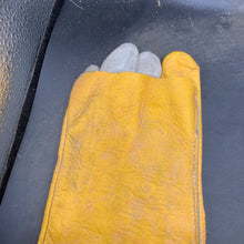 Charger l'image dans la galerie, Original WW2 Onwards British Army Pair of Welding Gloves - REME Issue - The Militaria Shop