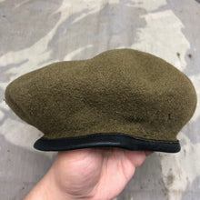 Lade das Bild in den Galerie-Viewer, Genuine British Army Beret - Guards Regiment - Size 52 - The Militaria Shop