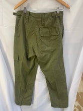 Charger l'image dans la galerie, Genuine British Army Surplus Lightweight Men's Trousers - Size 72/80/96 - The Militaria Shop