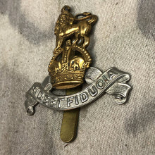 Load image into Gallery viewer, Original WW1 WW2 British Army Royal Army Pay Corps RAPC Cap Badge - The Militaria Shop