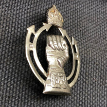 Charger l'image dans la galerie, Original WW2 British Army Cap Badge - Royal Armoured Corps - The Militaria Shop