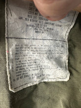 Lade das Bild in den Galerie-Viewer, Genuine US M65 Woodland Camouflage Field Jacket - Medium Regular - The Militaria Shop