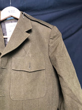 Lade das Bild in den Galerie-Viewer, Grade 1 Used British Army No.2 Dress Uniform Jacket - Size 182/92/72 - The Militaria Shop