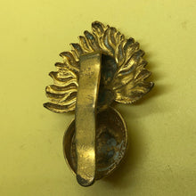 Charger l'image dans la galerie, Original WW2 British Army The Royal Fusiliers City of London Regiment Cap Badge - The Militaria Shop