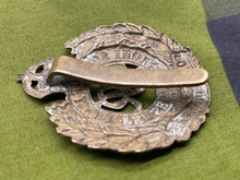 Load image into Gallery viewer, Original WW2 British Army GVI Royal Engineers Cap Badge - The Militaria Shop