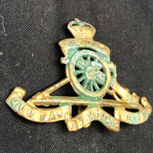 Load image into Gallery viewer, Genuine WW2 British Army Brass Cap Badge - Royal Artillery - The Militaria Shop