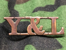 Load image into Gallery viewer, Original WW2 British Army Brass Shoulder Title - Y&L York and Lancaster Regiment - The Militaria Shop