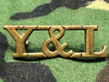 Load image into Gallery viewer, Original WW2 British Army Brass Shoulder Title - Y&L York and Lancaster Regiment - The Militaria Shop