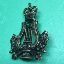 Load image into Gallery viewer, Original British Army Cap Badge - Musicians / Bandsman - The Militaria Shop