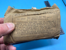 Lade das Bild in den Galerie-Viewer, Original WW2 British Royal Navy Admiralty Issue 1944 Shell / Wound Dressing - The Militaria Shop