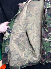 Charger l'image dans la galerie, Surplus British Army DPM Camouflaged Jacket Combat Lightweight - Size 180/96 - The Militaria Shop