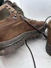 Lade das Bild in den Galerie-Viewer, British Army Surplus Brown Leather Combat Boots - Meindl - Size UK 9 M - The Militaria Shop