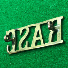 Load image into Gallery viewer, Original WW2 British Army Brass Shoulder Title - RASC Royal Army Service Corps - The Militaria Shop