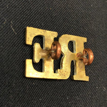 Lade das Bild in den Galerie-Viewer, Original WW1 British Army Brass Shoulder Title - Royal Engineers - The Militaria Shop