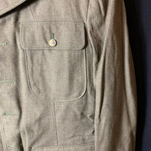 Lade das Bild in den Galerie-Viewer, Original WW2 US Army Class A Dress Jacket 1942 - Private Ryan Prop - 38" Regular - The Militaria Shop
