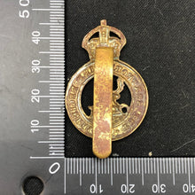 Lade das Bild in den Galerie-Viewer, Original WW2 British Army Cap Badge - Hertfordshire Regiment - The Militaria Shop