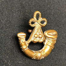 Load image into Gallery viewer, Original WW1 British Army Oxfordshire & Buckinghamshire Light Inf Collar Badge - The Militaria Shop
