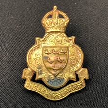 Charger l'image dans la galerie, Original British Army WW1 Sussex Yeomanry Cap Badge - The Militaria Shop
