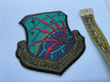 Lade das Bild in den Galerie-Viewer, Original US Airforce - Air Force Communications Command Shoulder Badge - The Militaria Shop