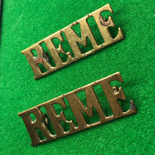Load image into Gallery viewer, Original WW2 British Army REME Mechanical Engineers Brass Shoulder Titles - The Militaria Shop