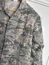 Lade das Bild in den Galerie-Viewer, Surplus US Air Force UCP Uniform Jacket 40 chest - The Militaria Shop