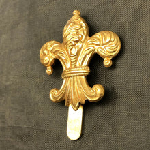 Charger l'image dans la galerie, British Army Cap/Beret Badge - 7th (Ardwick) Battalion Manchester Regiment - The Militaria Shop
