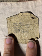 Charger l'image dans la galerie, Gulf War US Army DCU Camouflaged Combat Field Coat/Jacket - Large/Long - The Militaria Shop