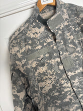 Charger l'image dans la galerie, Surplus US Army ACU Combat Uniform Jacket-Medium-Regular - The Militaria Shop