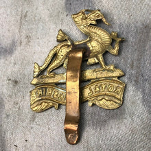 Load image into Gallery viewer, Original British Army Royal Berkshire Cap Badge - The Militaria Shop