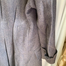 Charger l'image dans la galerie, Original British Army Foot Guards Greatcoat Other Ranks - Size 176/100 - The Militaria Shop