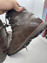 Lade das Bild in den Galerie-Viewer, British Army Surplus Brown Leather Combat Boots - ITURRI - Size UK 7 M - The Militaria Shop