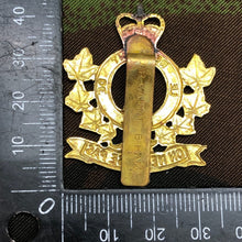 Load image into Gallery viewer, Genuine Canadian Army Brass Cap Badge - Régiment de Hull - The Militaria Shop