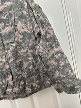 Charger l'image dans la galerie, Surplus US Army ACU Combat Uniform Jacket -Size Large-Short - The Militaria Shop