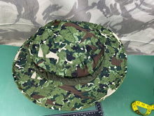 Load image into Gallery viewer, Genuine US Army Jungle Camouflage Boonie Sun Hat Hot Weather Type II Size 8 1/2 - The Militaria Shop