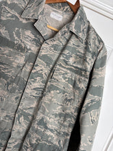 Charger l'image dans la galerie, Surplus US Air Force UCP Uniform Jacket 34 Regular - The Militaria Shop