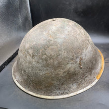 Lade das Bild in den Galerie-Viewer, Original WW2 British/Canadian Army Mk3 Turtle Combat Helmet - The Militaria Shop