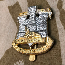 Lade das Bild in den Galerie-Viewer, Genuine British Army Cap Badge - Dorset Regiment - The Militaria Shop