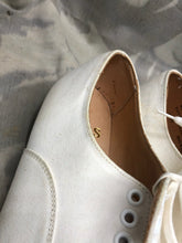 Load image into Gallery viewer, Genuine British Army Women's White Summer Shoes - WW2 Pattern - Size UK 6 L - The Militaria Shop