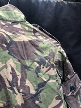 Load image into Gallery viewer, Vintage British Army Surplus Camouflaged Combat DPM Jacket - Size 180/96 - The Militaria Shop