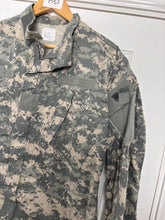 Charger l'image dans la galerie, Surplus US Army ACU Combat Uniform Jacket -Size Medium-Short - The Militaria Shop