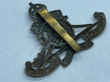 Load image into Gallery viewer, Original British Army WW1 / WW2 Royal Artillery Brass Cap Badge - The Militaria Shop