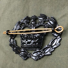Lade das Bild in den Galerie-Viewer, Genuine British Army RQMS Crown in Wreath Black Wrist Arm Rank Badge - The Militaria Shop
