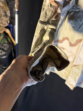 Charger l'image dans la galerie, Gulf War US Army DCU Camouflaged Combat Field Coat/Jacket - Large/Long - The Militaria Shop