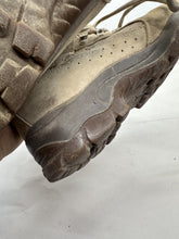 Lade das Bild in den Galerie-Viewer, British Army Surplus Brown Leather Combat Boots - Size UK 9.5 W - The Militaria Shop