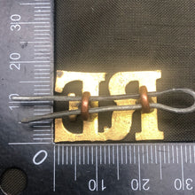 Load image into Gallery viewer, Original WW1 British Army Royal Engineers RE Brass Shoulder Title - The Militaria Shop
